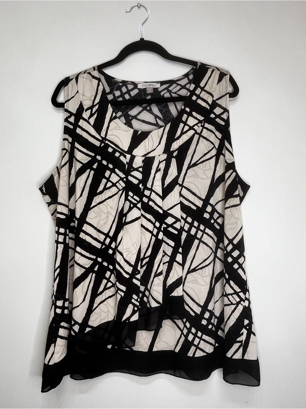 Black and Cream Abstract Print Sleeveless Camisole. Plus Size 3XL